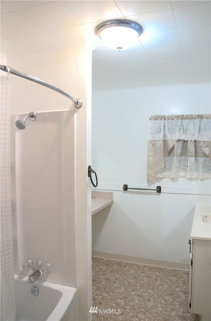 649 Southwest Berry Lake Road Port Orchard, WA 98367 - Photo 9 of 24 Gallery Image 9