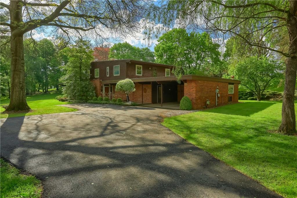 224 Gentry Road Coraopolis, PA 15108 - Photo 1 of 25 Gallery Image 1