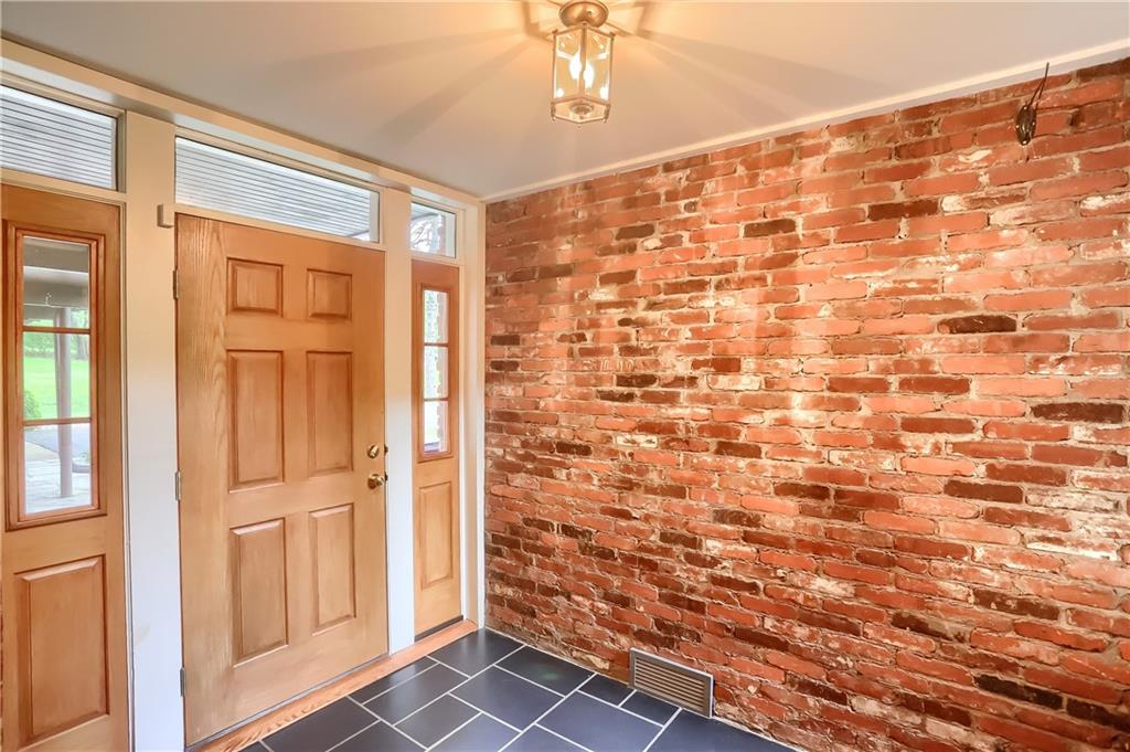 224 Gentry Road Coraopolis, PA 15108 - Photo 3 of 25 Gallery Image 3