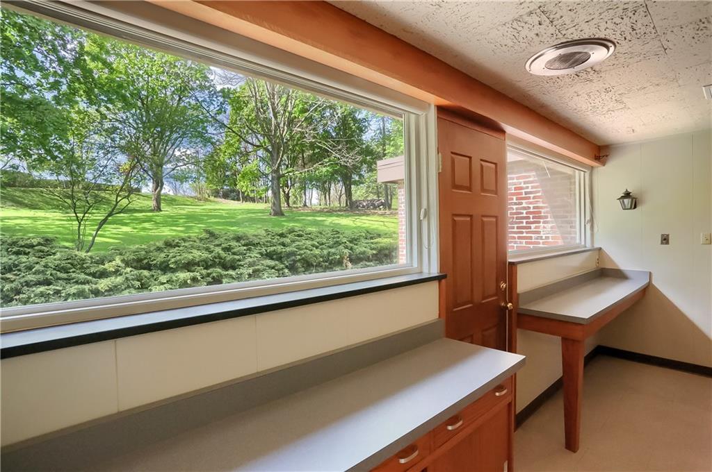 224 Gentry Road Coraopolis, PA 15108 - Photo 7 of 25 Gallery Image 7
