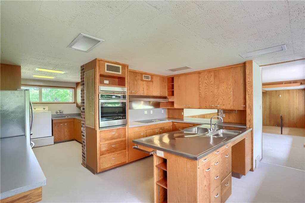 224 Gentry Road Coraopolis, PA 15108 - Photo 8 of 25 Gallery Image 8