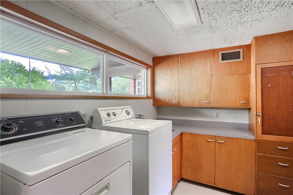 224 Gentry Road Coraopolis, PA 15108 - Photo 10 of 25 Gallery Image 10