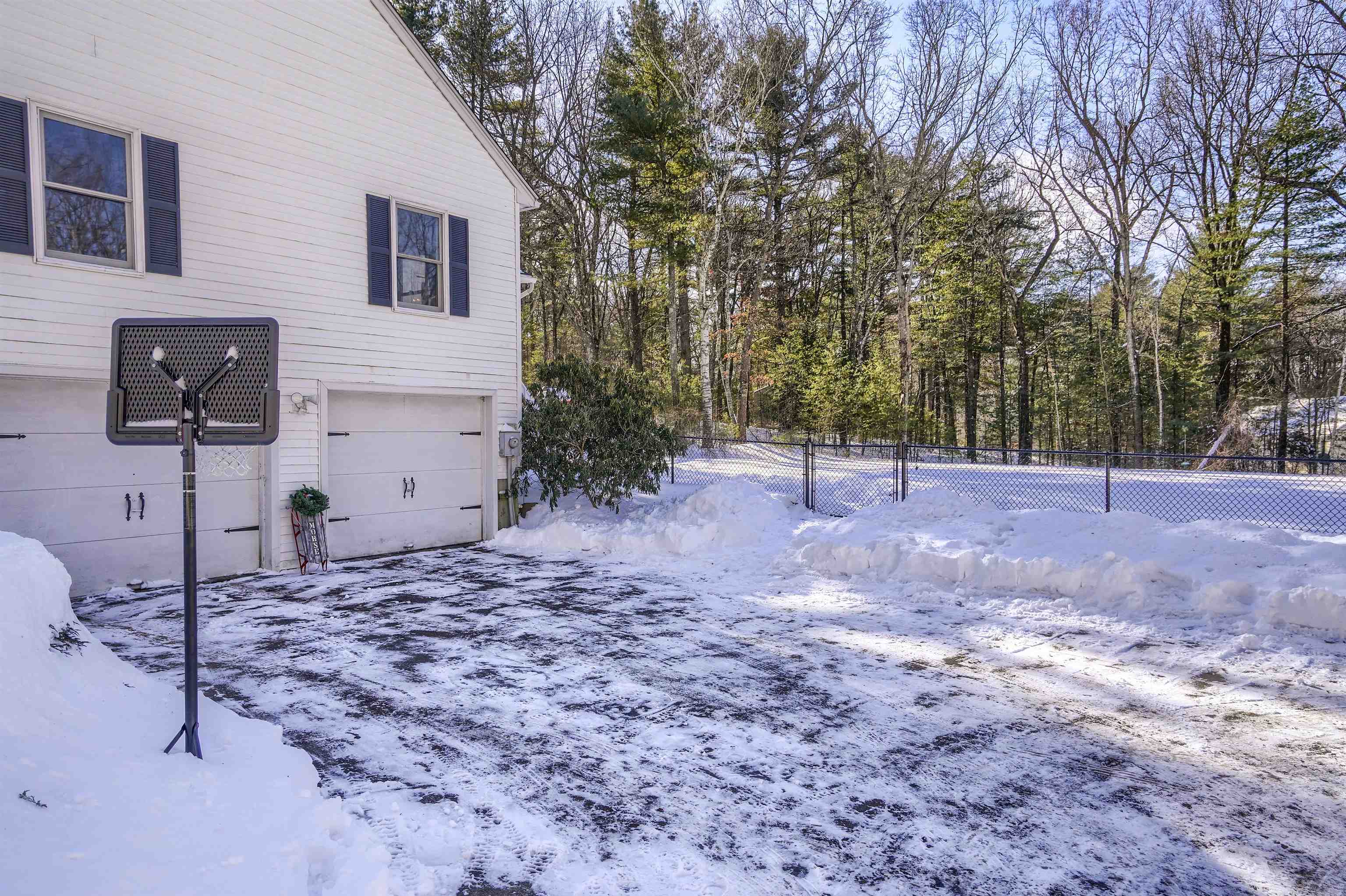 23 Montgomery Farm Road Derry, NH 03038 - Photo 29 of 40