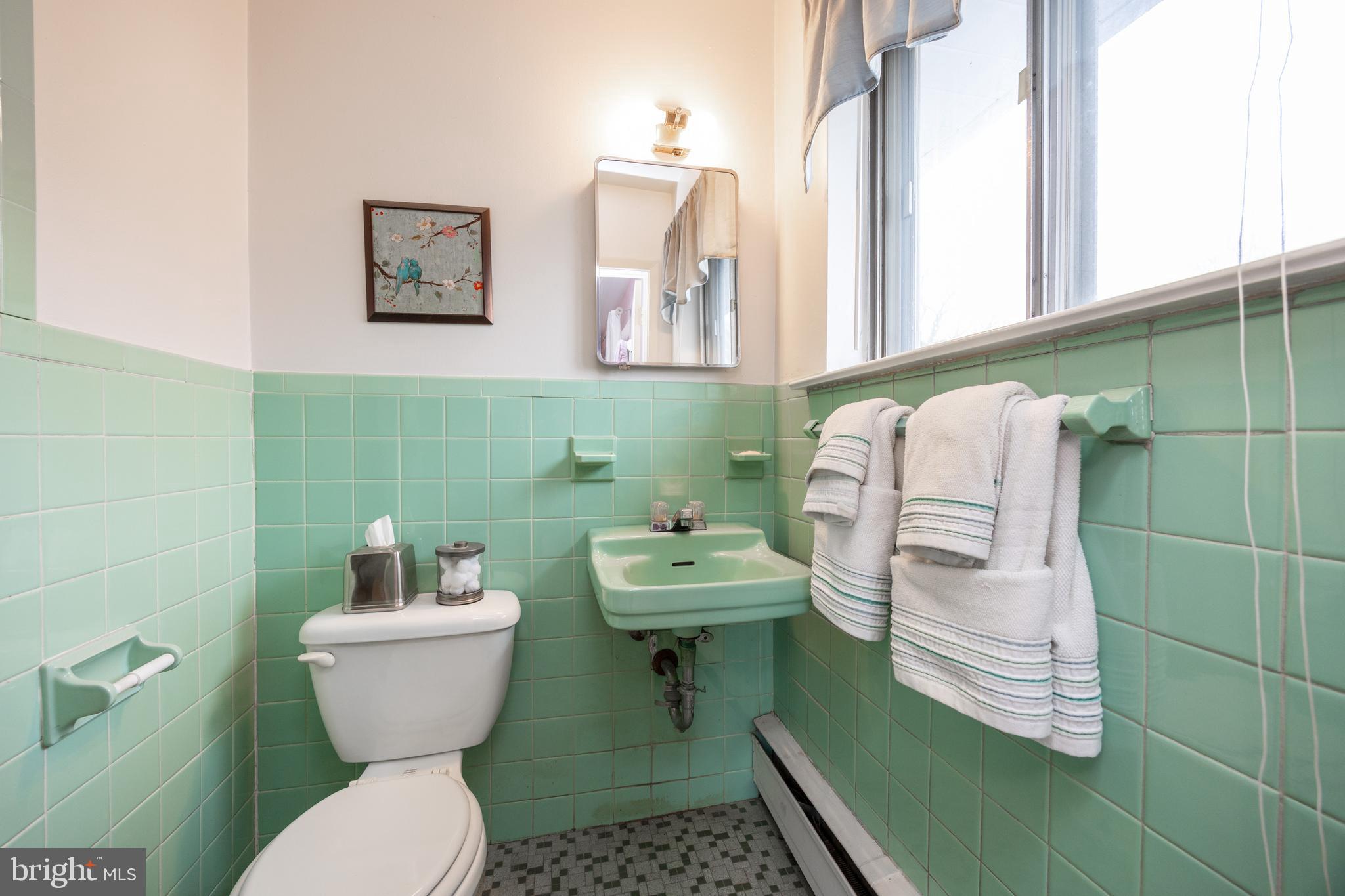 149 Conestoga Road Malvern, PA 19355 - Photo 21 of 43 a bathroom with a sink toilet and a mirror
