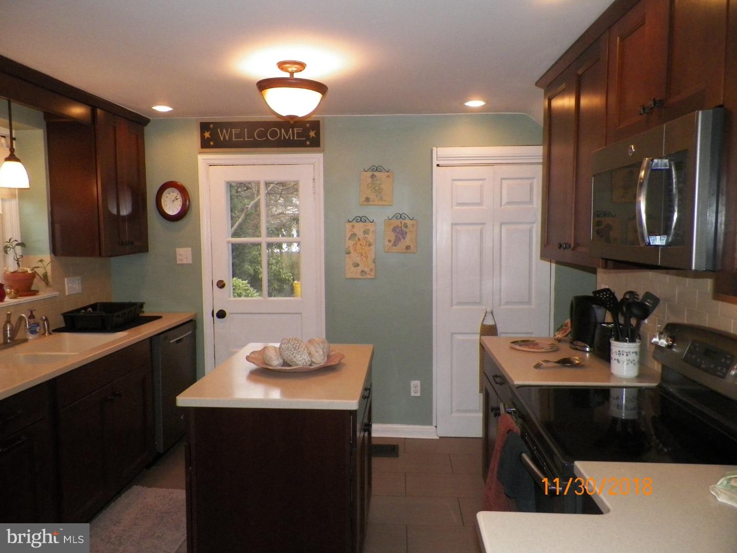 277 School Lane Springfield, PA 19064 - Photo 10 of 31 Kitchen