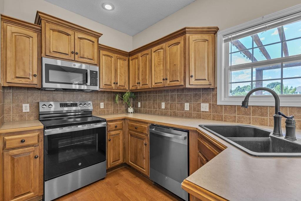 2708 Meadow Ridge Drive St. Joseph, MO 64504 - Photo 11 of 60