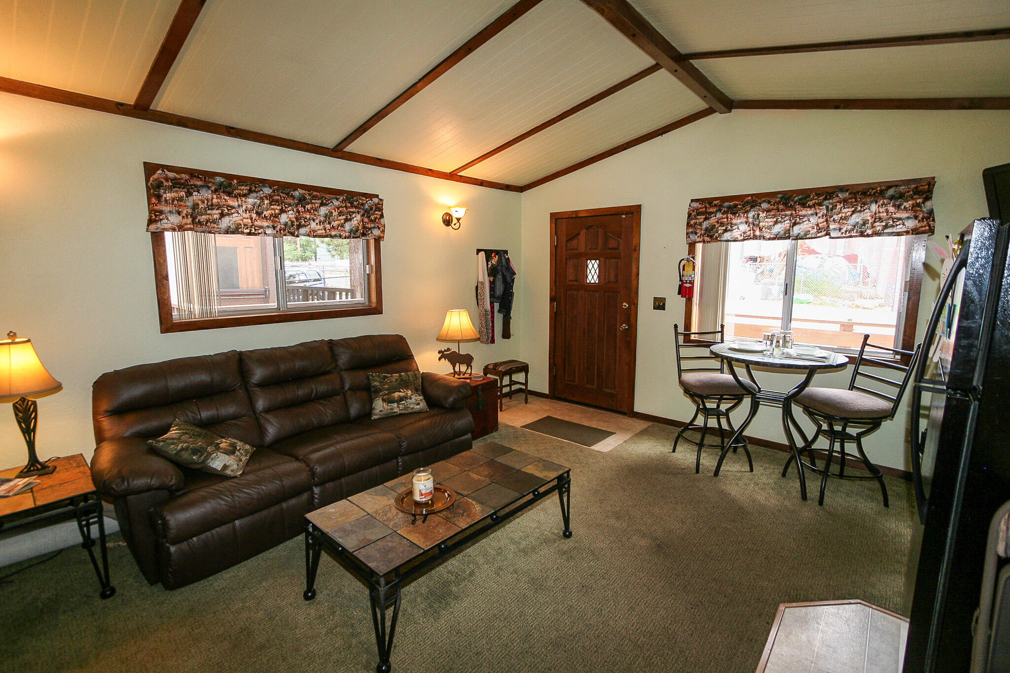 607 Spruce Lane Sugarloaf, CA 92386 - Photo 4 of 21 020