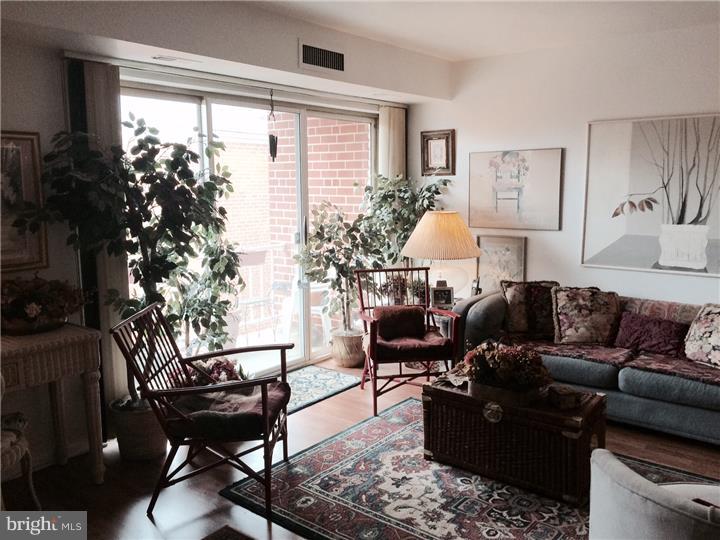 809 Red Lion Road, Unit B41 Philadelphia, PA 19115 - Photo 2 of 10 Living Room