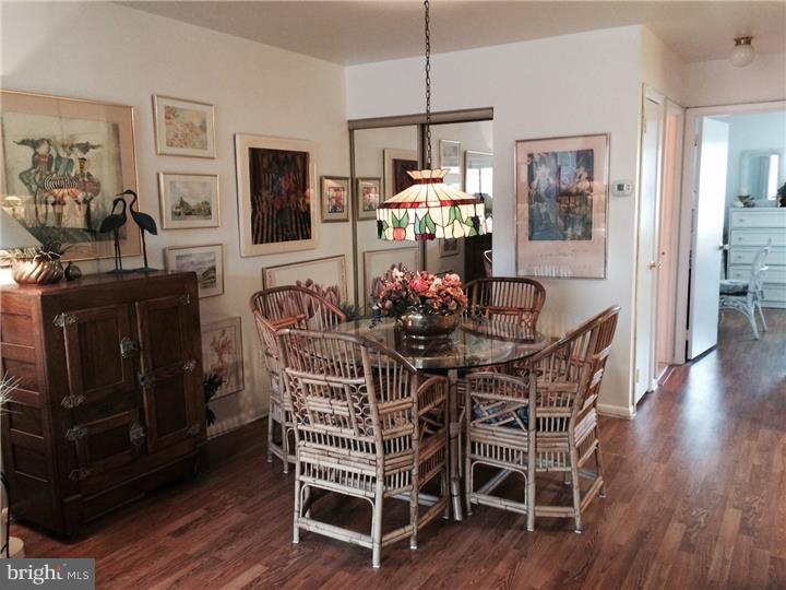 809 Red Lion Road, Unit B41 Philadelphia, PA 19115 - Photo 4 of 10 Dining Room