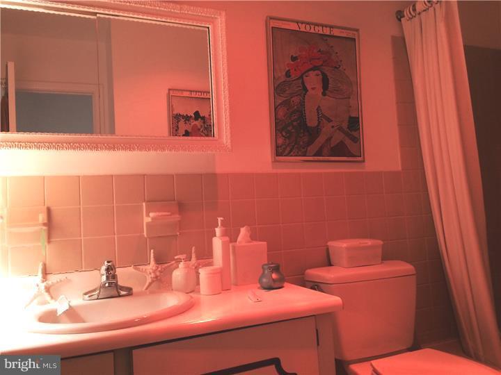 809 Red Lion Road, Unit B41 Philadelphia, PA 19115 - Photo 9 of 10 Bathroom