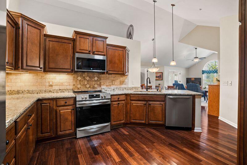 15270 Huff Way Brookfield, WI 53005 - Photo 9 of 24 Gleaming Wood Floors