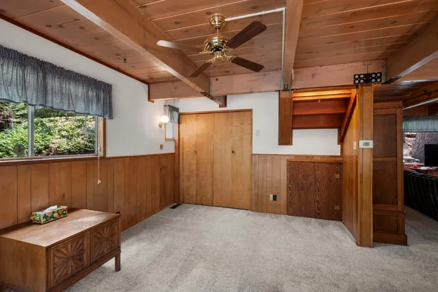 a view of a livingroom with furniture