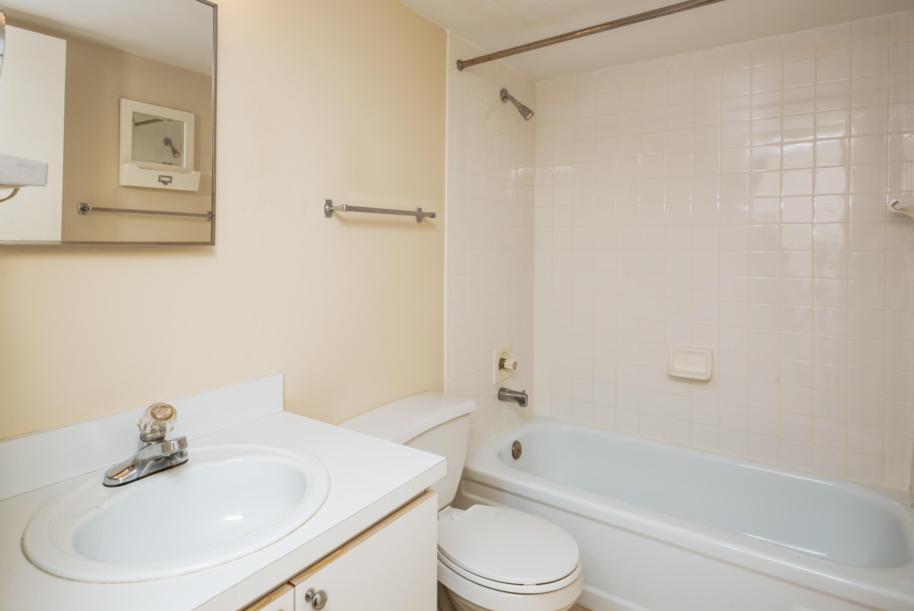 806 Southwest 9th St Circle, Unit 103 Boca Raton, FL 33486 - Photo 17 of 25 017_Bathroom Two