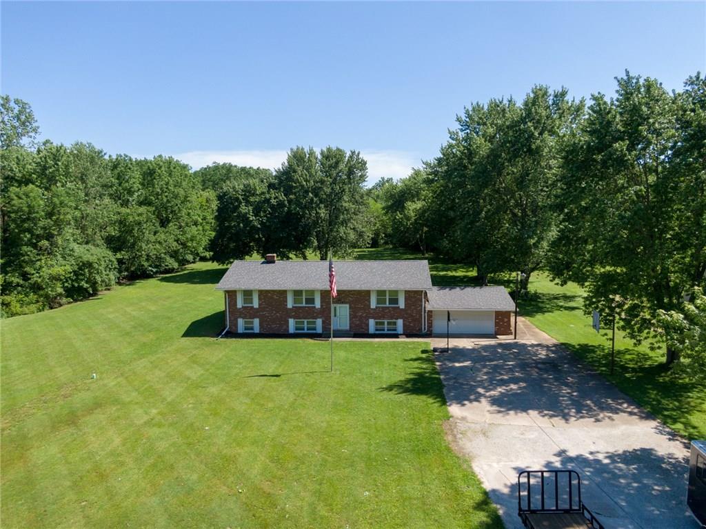 2737 East Thompson Road Indianapolis, IN 46227 - Photo 4 of 42 Gallery Image 4