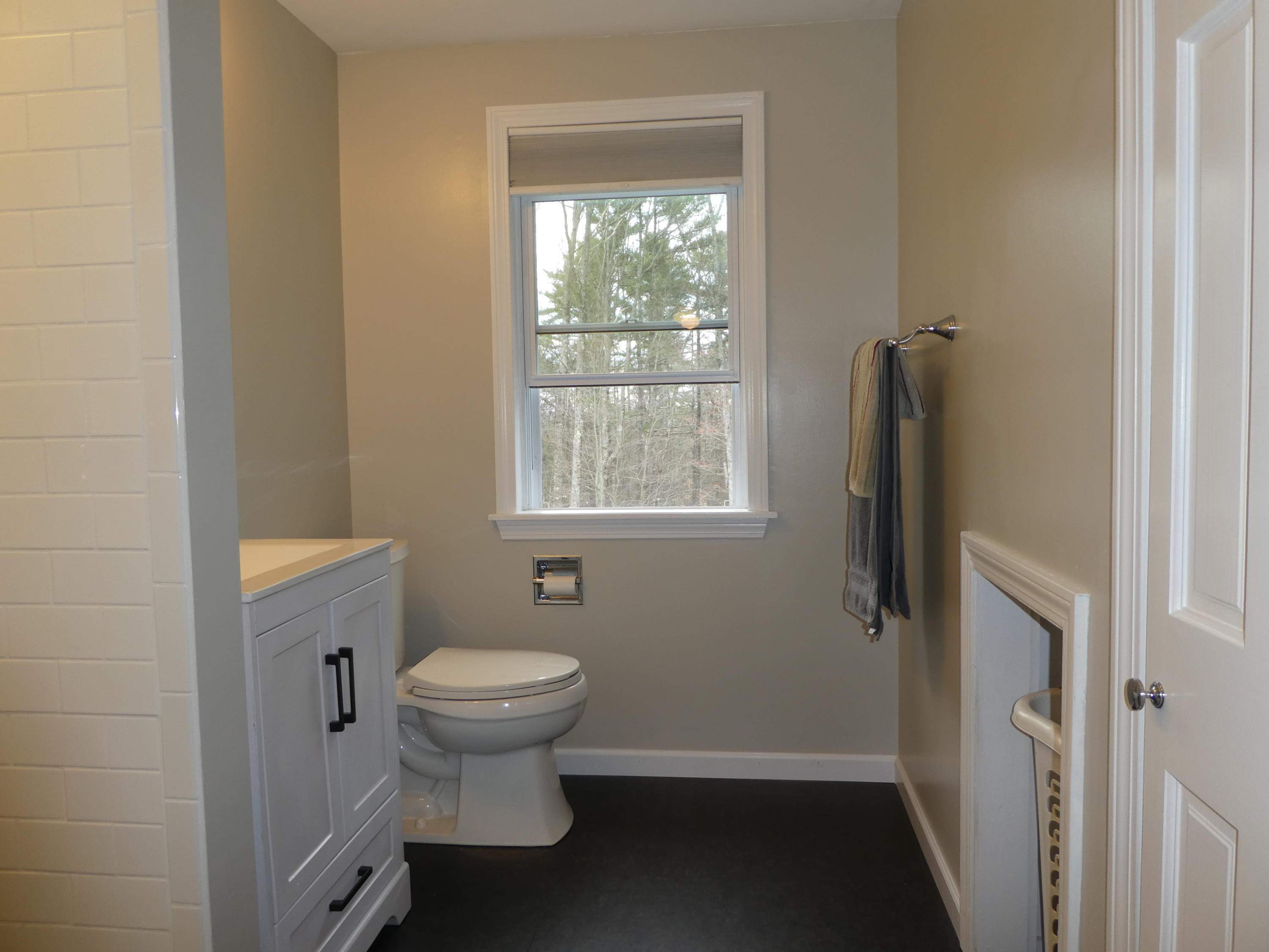 22 Woodland Road Gorham, ME 04038 - Photo 34 of 41 Primary bath
