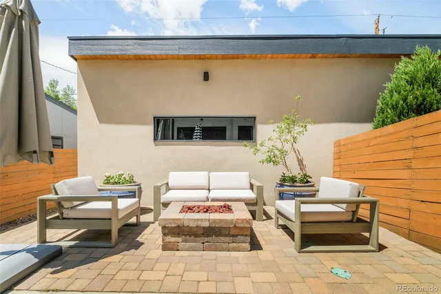 a picture of city view