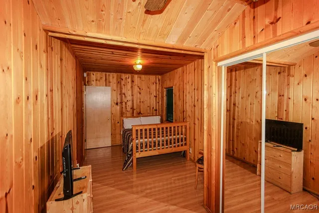 a view of livingroom with furniture