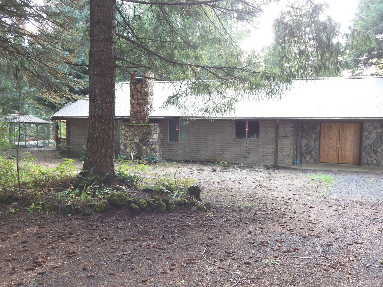 337 Red Blanket Road Prospect, OR 97536 - Photo 14 of 16 Side of home, circular driveway, RV Cove