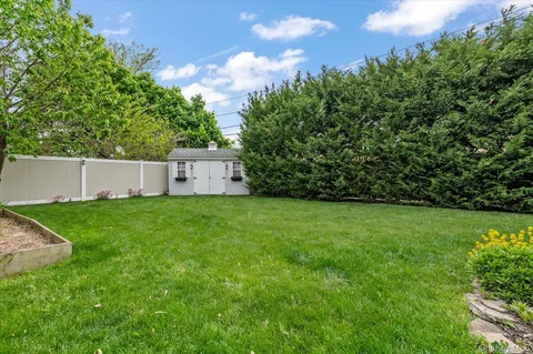 $975,000 | 10 Peter Road, Hicksville, NY 11801