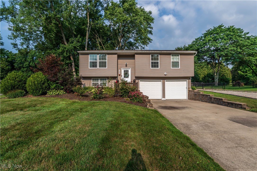 1566 Sunnyacres Road Akron, OH 44321 - Photo 1 of 34