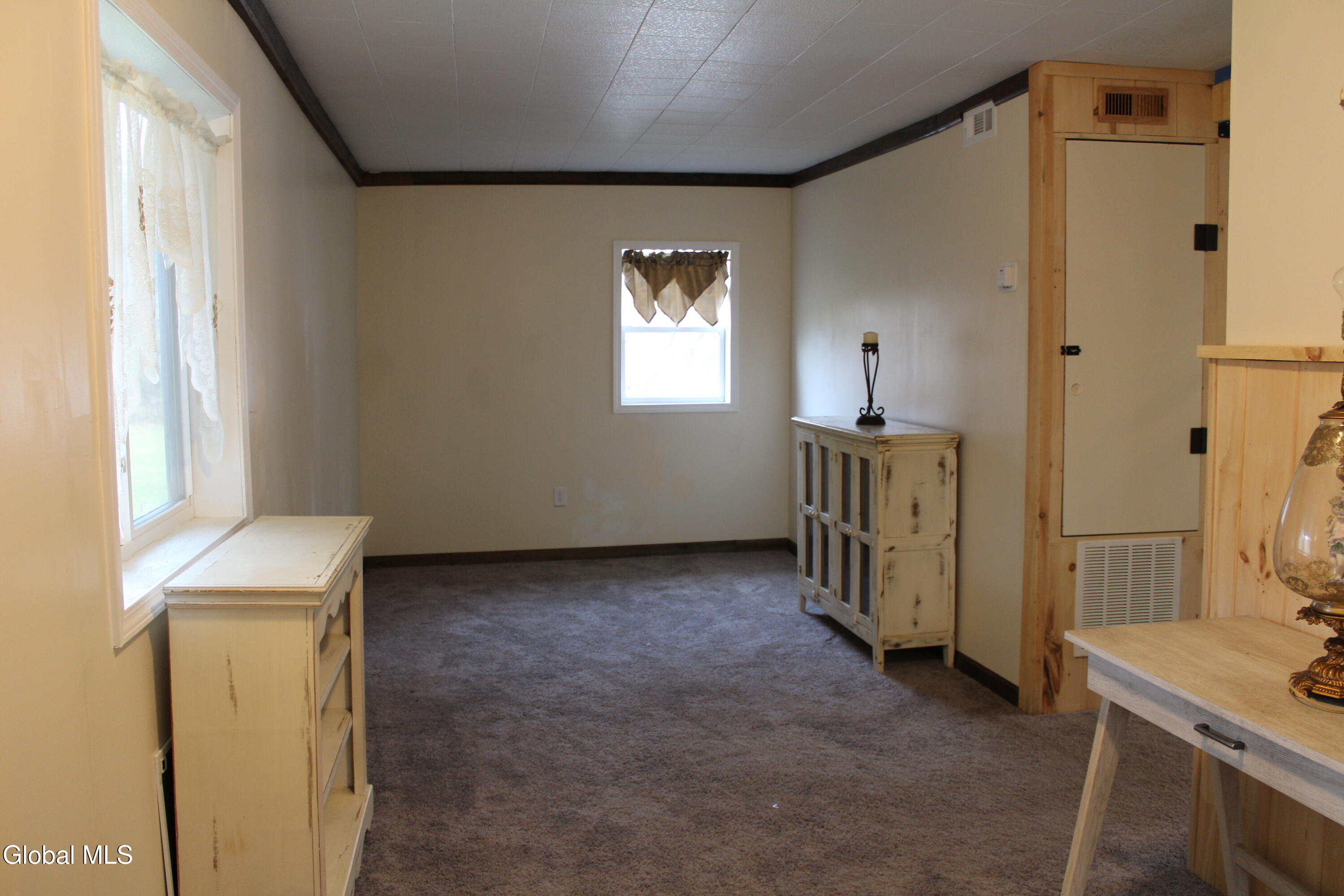 1024 Thompson Road Salisbury, NY 13329 - Photo 19 of 43 Living room