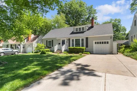 $489,500 | 4111 West 69th Street, Prairie Village, KS 66208