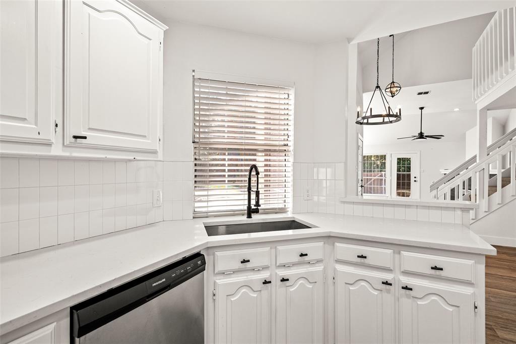 381 Arbor Lane Euless, TX 76039 - Photo 11 of 38