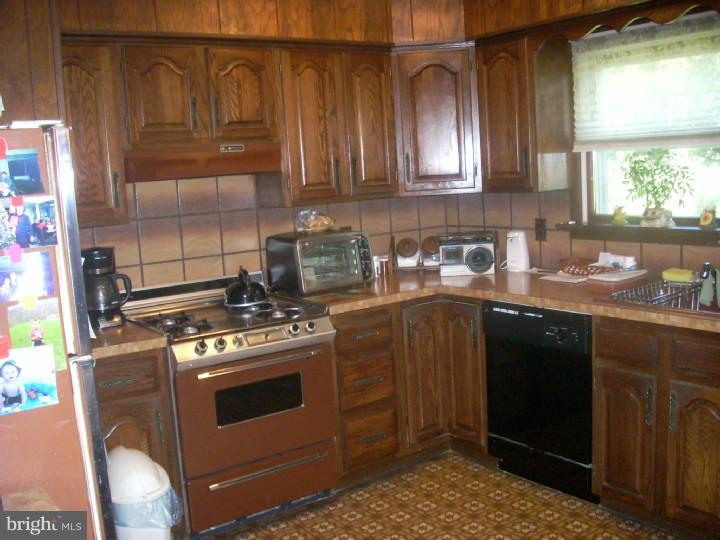 31 Beaumont Road Hamilton, NJ 08620 - Photo 2 of 11