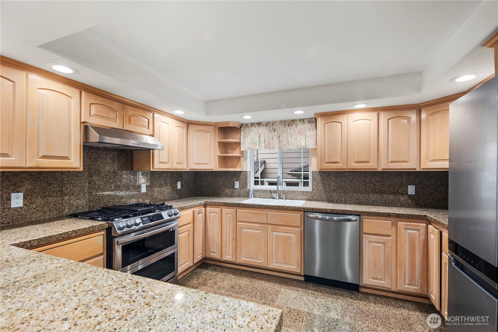 936 North 93rd Street Seattle, WA 98103 - Photo 9 of 39