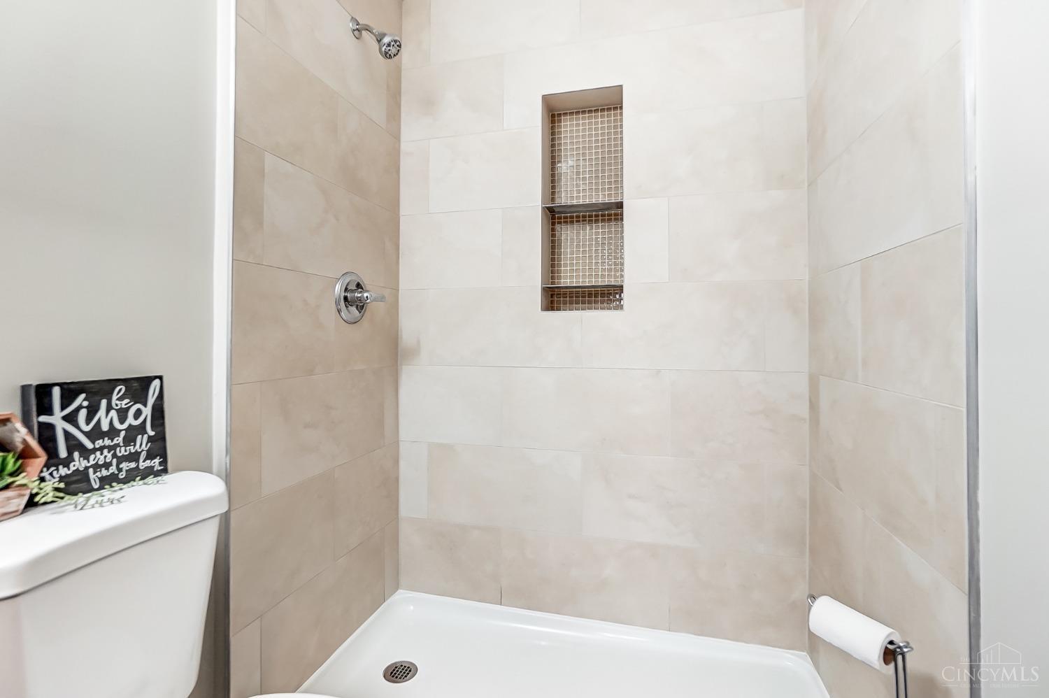 1628 Quebec Road Cincinnati, OH 45205 - Photo 18 of 35