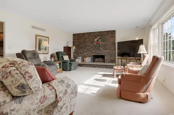 $585,000 | 6977 Boyer Drive, Newburgh, IN 47630