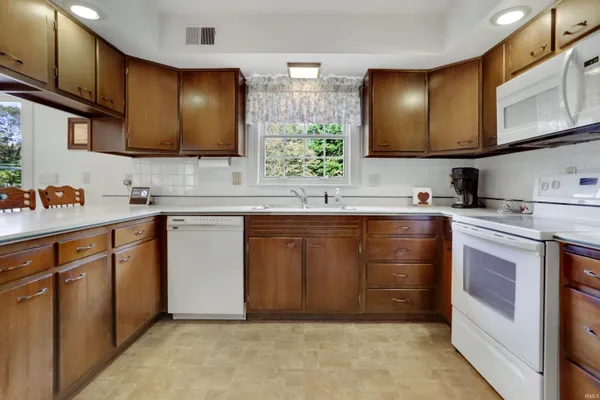 $585,000 | 6977 Boyer Drive, Newburgh, IN 47630