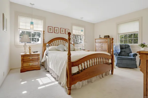 $585,000 | 6977 Boyer Drive, Newburgh, IN 47630