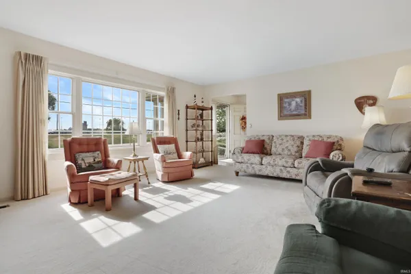 $585,000 | 6977 Boyer Drive, Newburgh, IN 47630