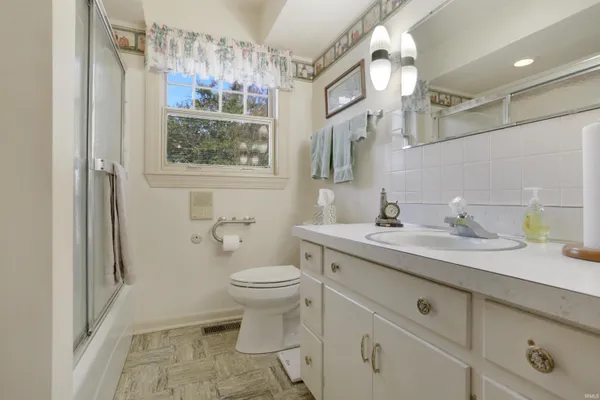 $585,000 | 6977 Boyer Drive, Newburgh, IN 47630