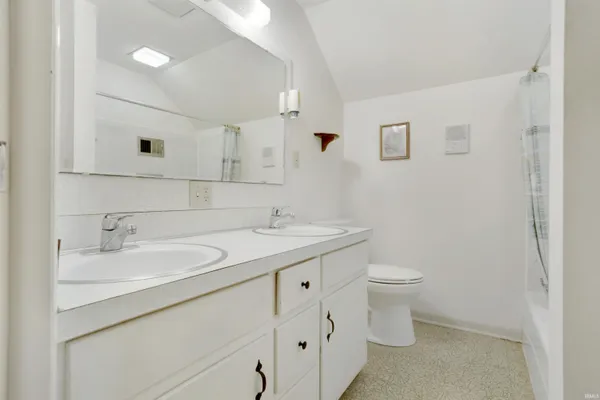 $585,000 | 6977 Boyer Drive, Newburgh, IN 47630