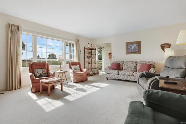 $585,000 | 6977 Boyer Drive, Newburgh, IN 47630