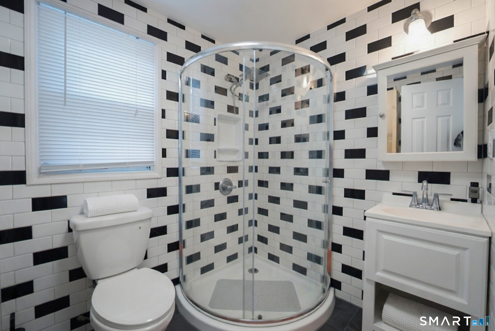 12 Smith Street, Unit 2 Derby, CT 06418 - Photo 5 of 10