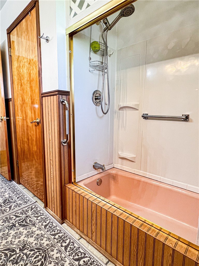 983 Two Ridge Road Steubenville, OH 43953 - Photo 14 of 35 Main Bathroom