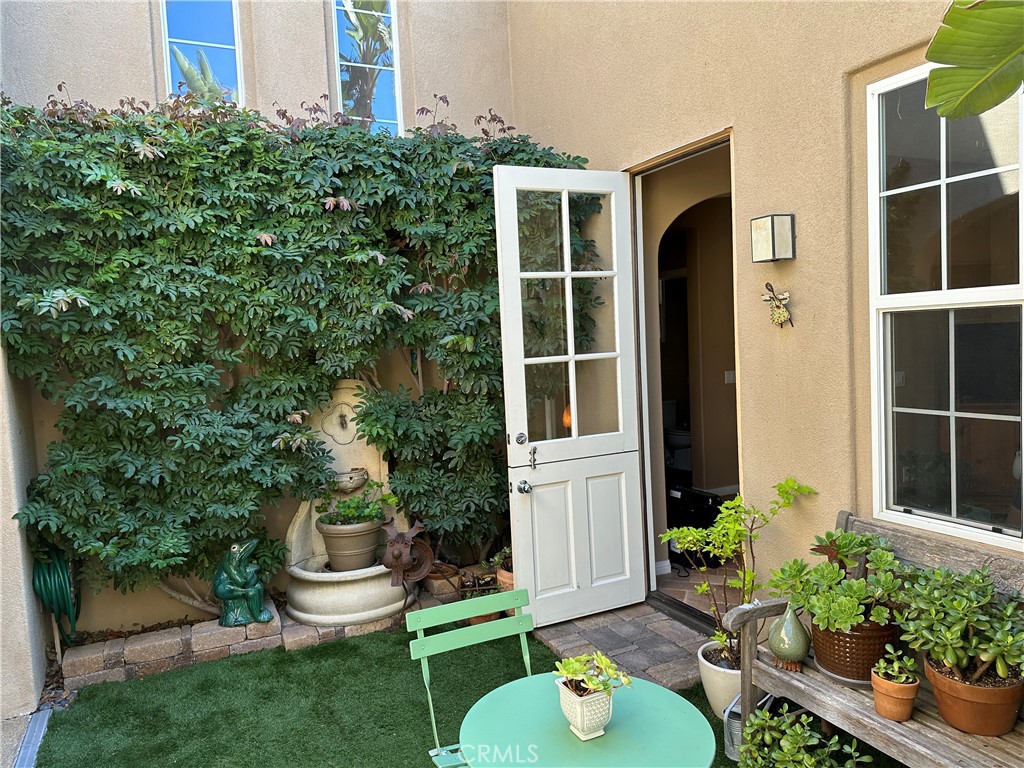 139 Canyoncrest Irvine, CA 92603 - Photo 2 of 5 a front view of a house with garden