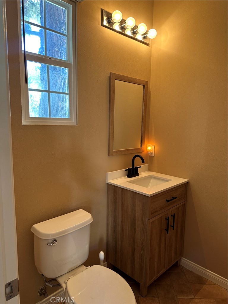 139 Canyoncrest Irvine, CA 92603 - Photo 4 of 5 a bathroom with a toilet a sink and mirror