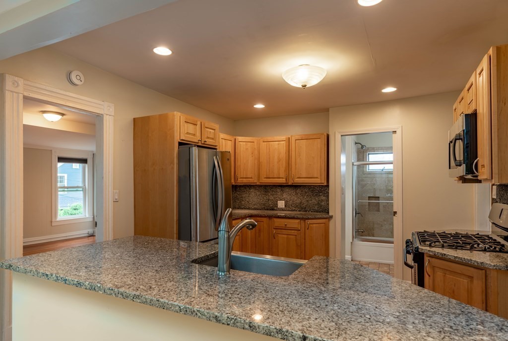 17 Trumbull Road, Unit 2R Northampton, MA 01060 - Photo 7 of 16 Gallery Image 7