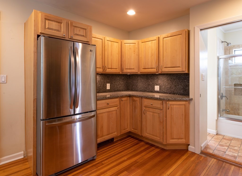 17 Trumbull Road, Unit 2R Northampton, MA 01060 - Photo 9 of 16 Gallery Image 9