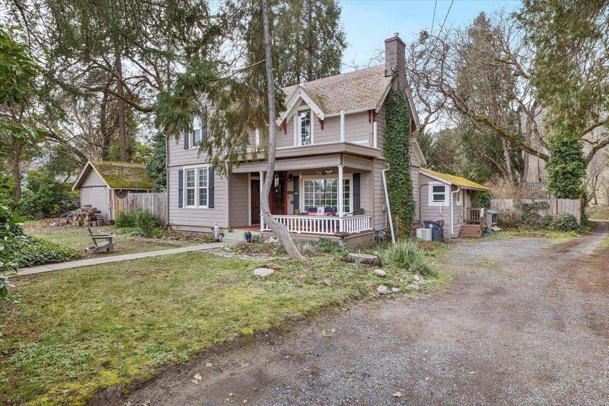 3072 Griffin Creek Road Medford, OR 97501 - Photo 5 of 56 03-CI_3489
