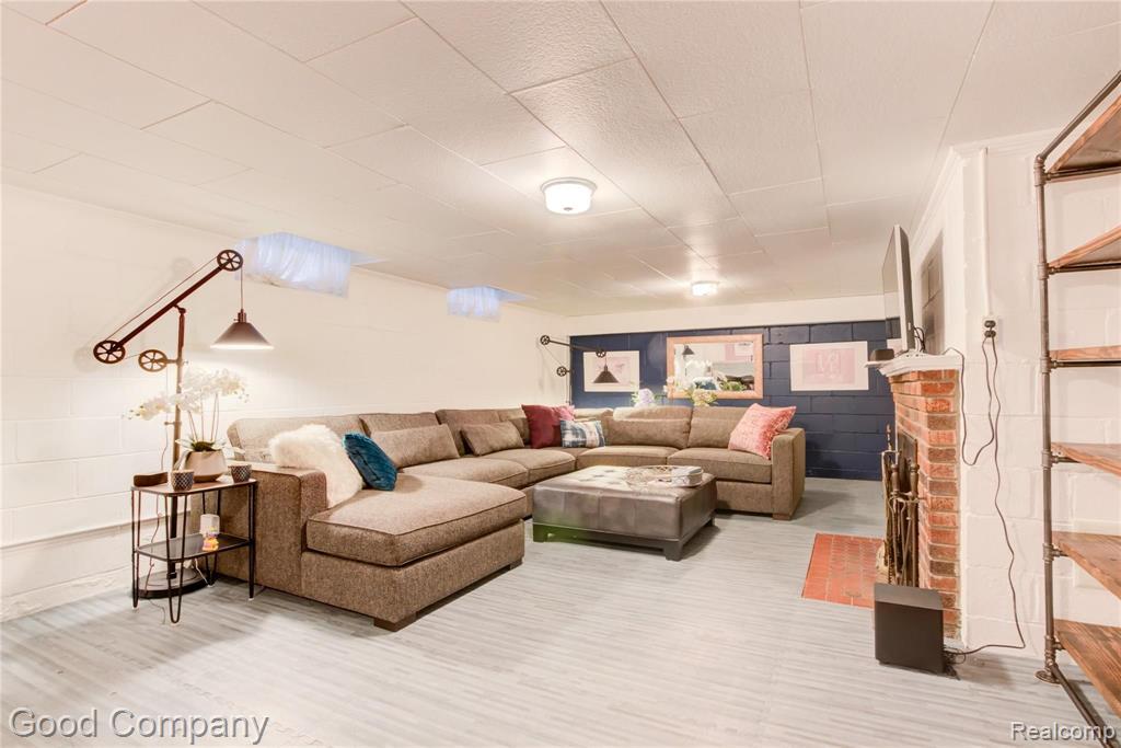 1859 Oxford Road Grosse Pointe Woods, MI 48236 - Photo 24 of 47