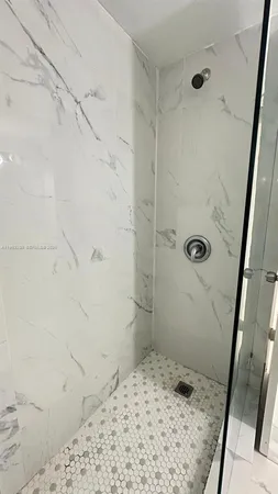 $2,000 | 17650 Northwest 68th Avenue, Unit A1005, Hialeah, FL 33015