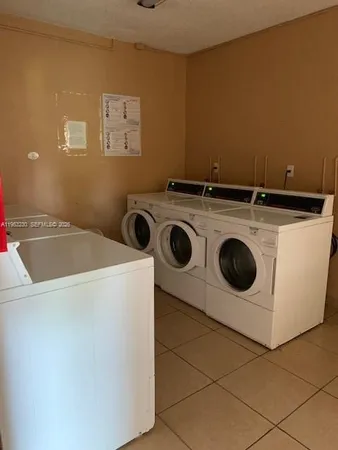 $2,000 | 17650 Northwest 68th Avenue, Unit A1005, Hialeah, FL 33015