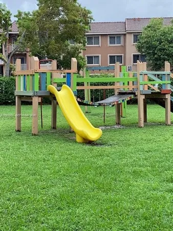 $2,000 | 17650 Northwest 68th Avenue, Unit A1005, Hialeah, FL 33015