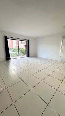 $2,000 | 17650 Northwest 68th Avenue, Unit A1005, Hialeah, FL 33015