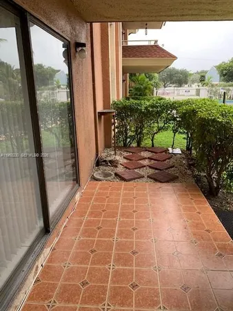 $2,000 | 17650 Northwest 68th Avenue, Unit A1005, Hialeah, FL 33015